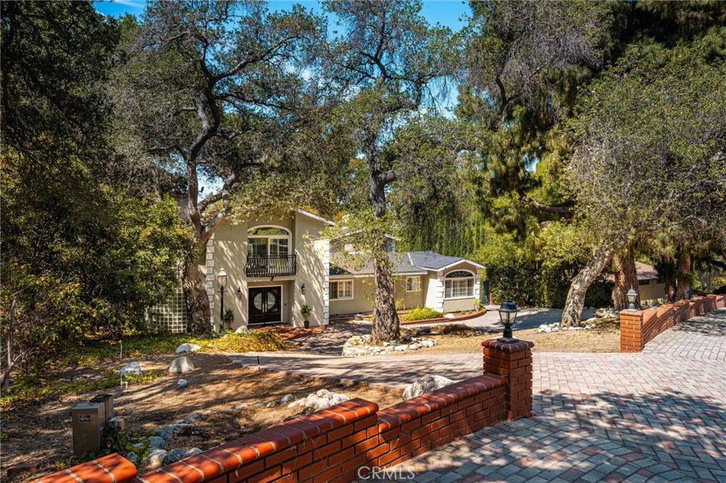 8355 La Sierra Property Photo