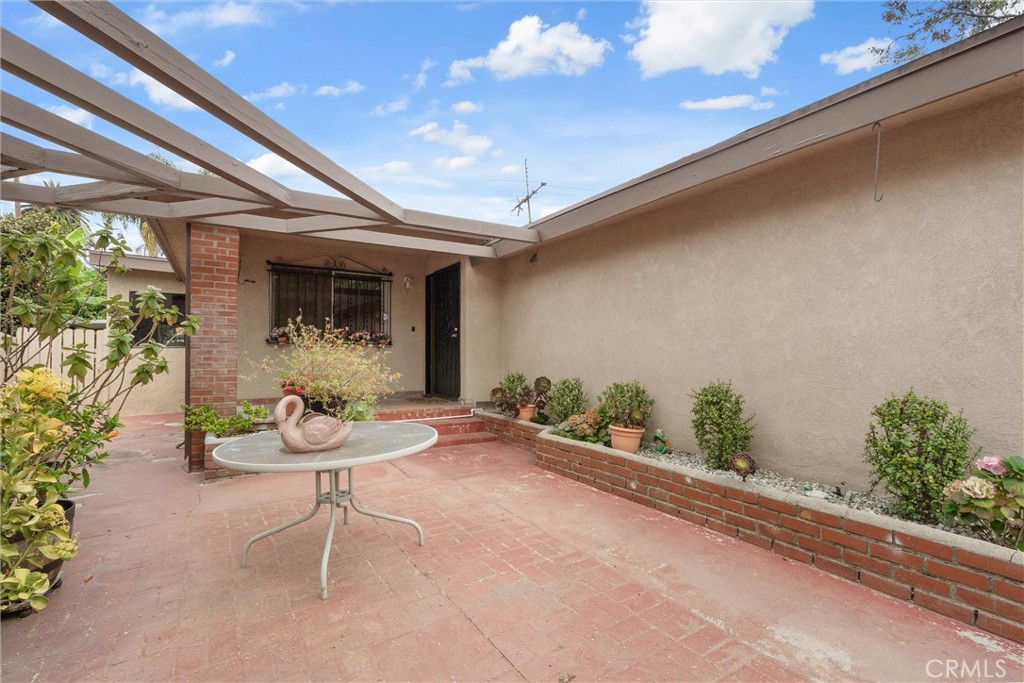 2456 Granville Avenue Property Photo 4