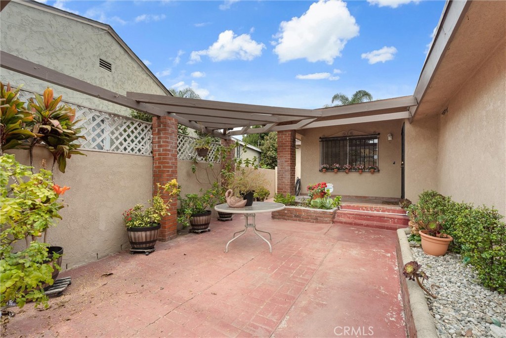 2456 Granville Avenue Property Photo 5