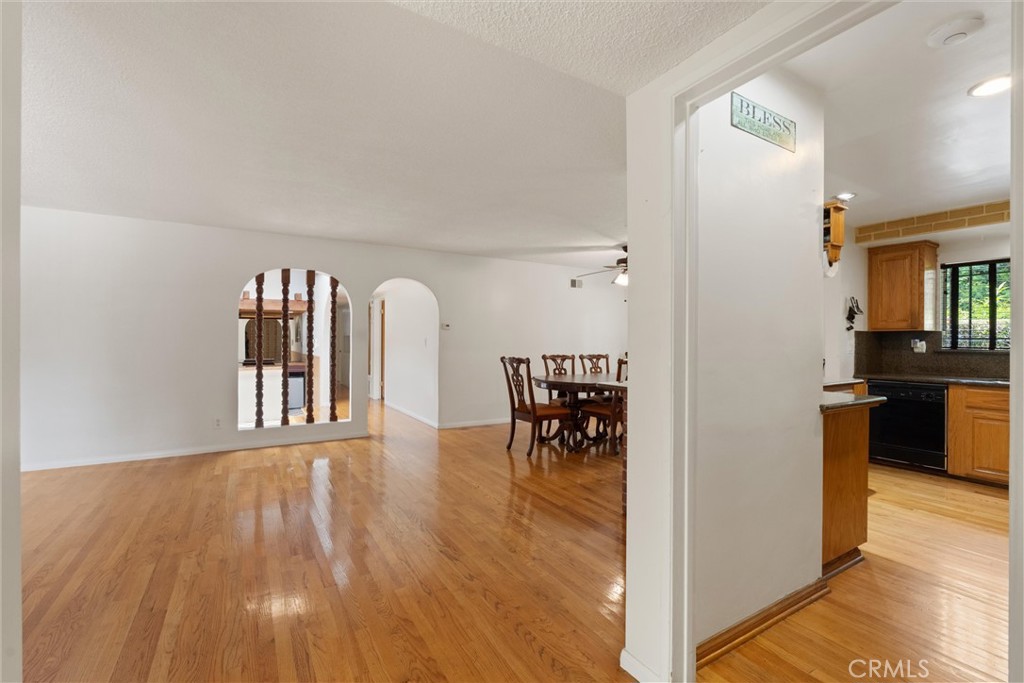 2456 Granville Avenue Property Photo 6