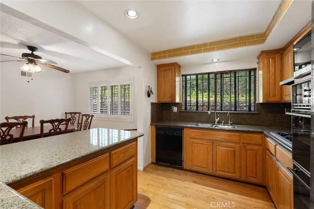 2456 Granville Avenue Property Photo 7