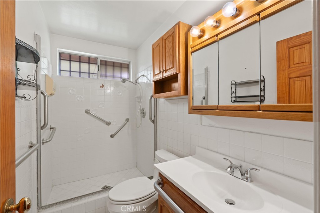 2456 Granville Avenue Property Photo 25