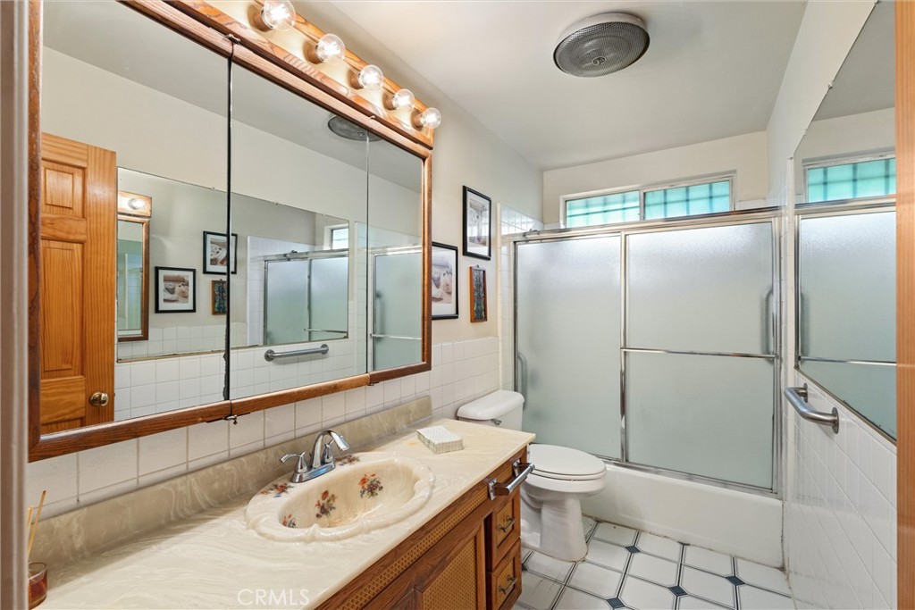 2456 Granville Avenue Property Photo 36