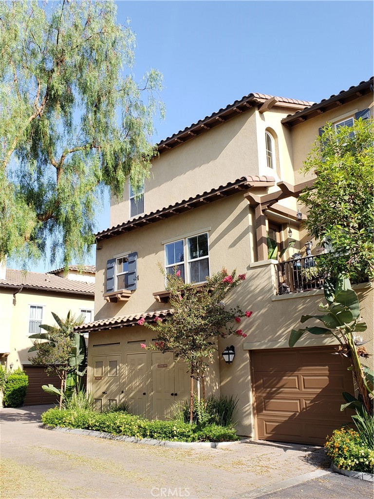 667 S Melrose Property Photo 3