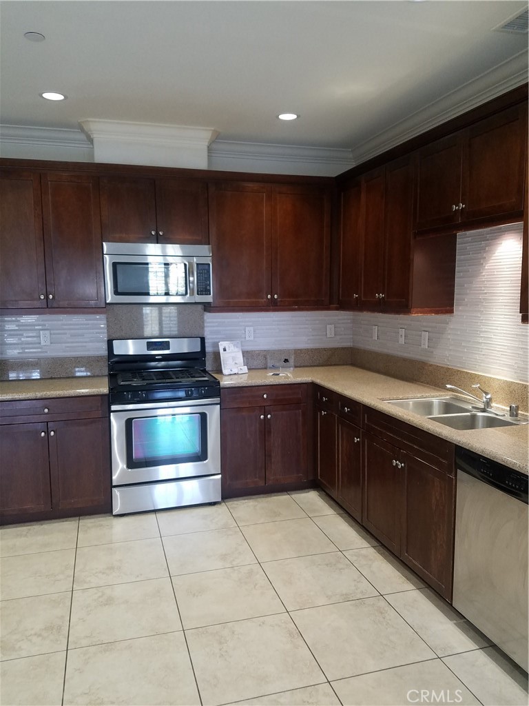 667 S Melrose Property Photo 5