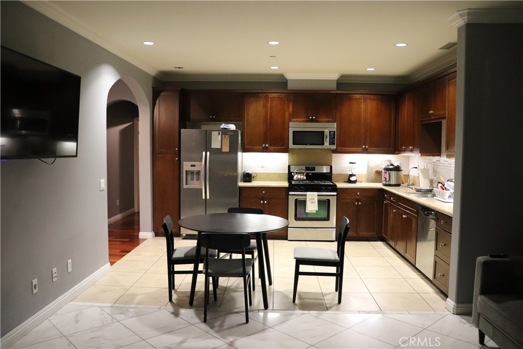 667 S Melrose Property Photo 6
