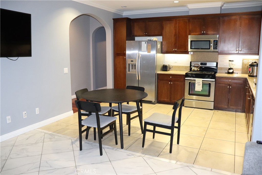 667 S Melrose Property Photo 7
