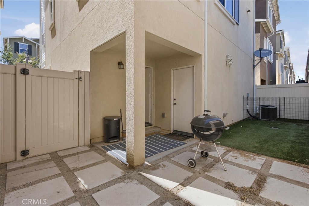 310 N Bellarose Property Photo 6