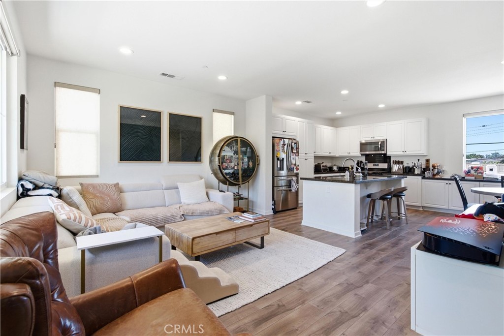 310 N Bellarose Property Photo 15