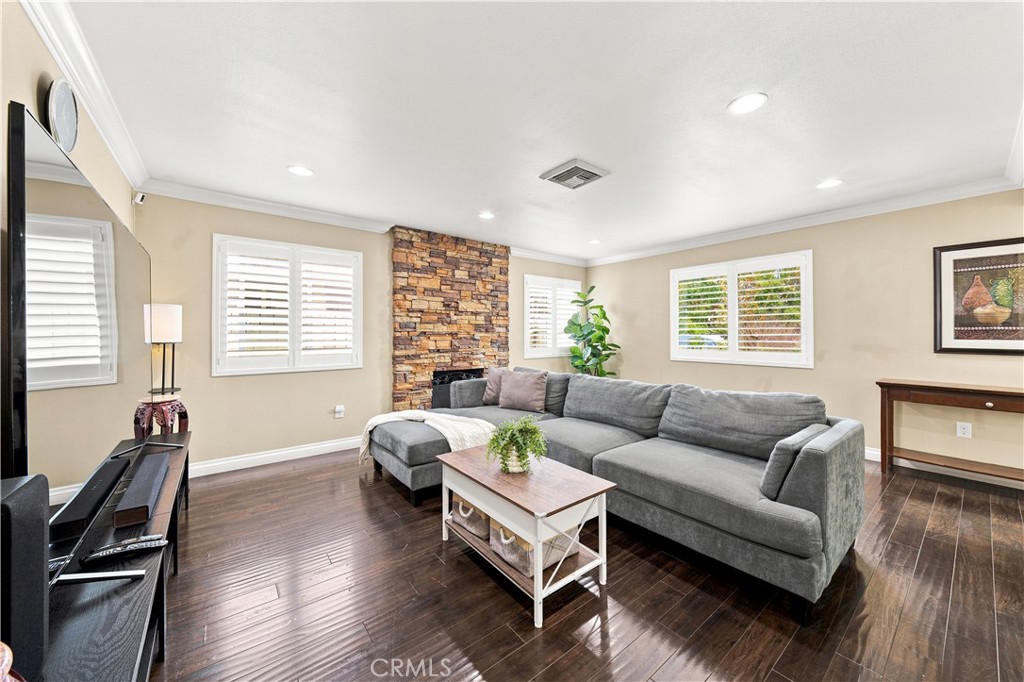 1309 N Catalpa Property Photo 1