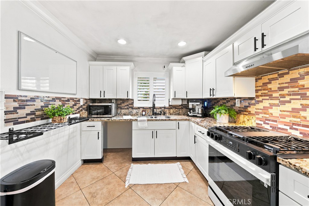 1309 N Catalpa Property Photo 8