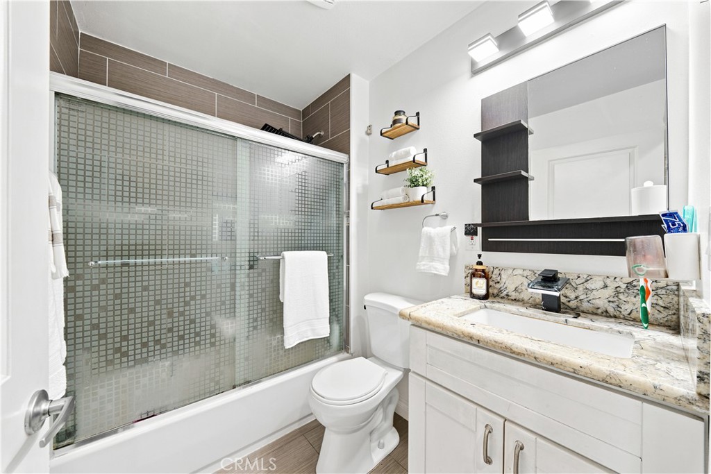 1309 N Catalpa Property Photo 18