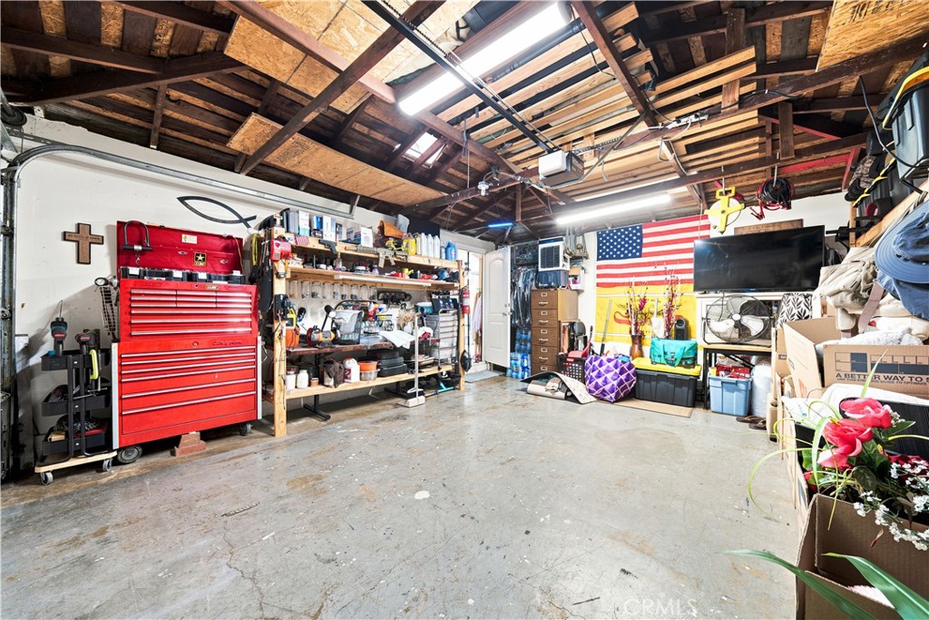 1309 N Catalpa Property Photo 31
