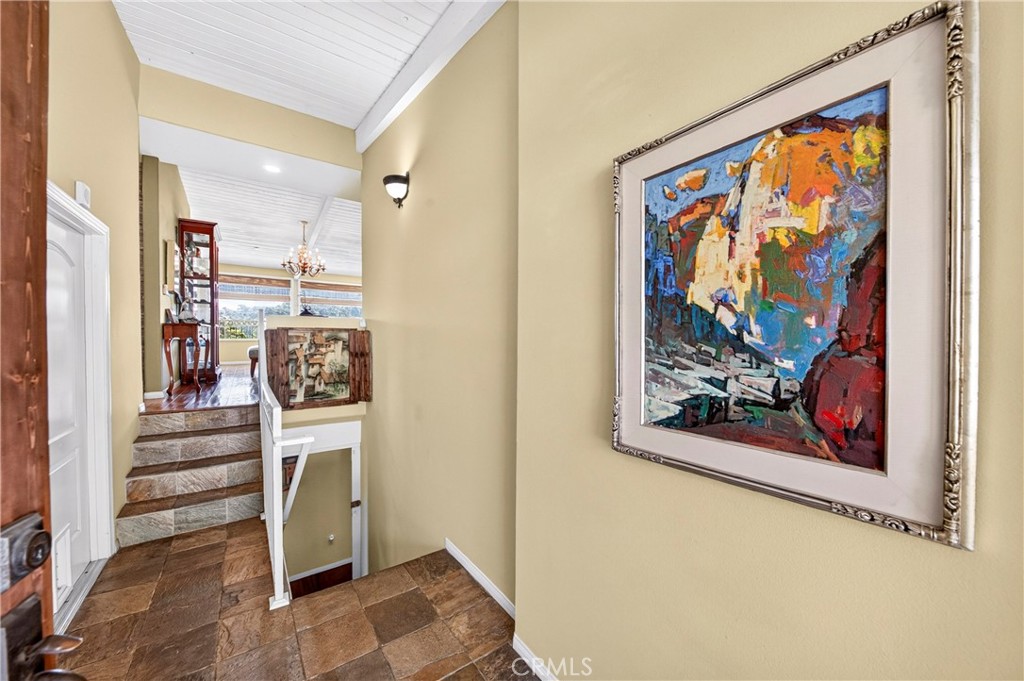 401 1/2 W. Skyline Drive Property Photo 2