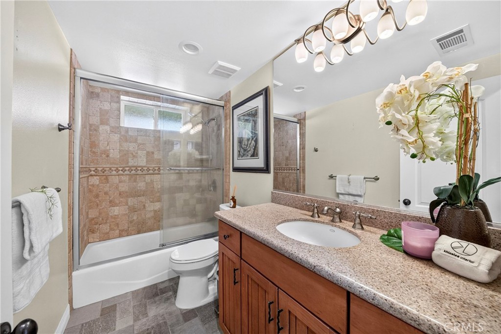 401 1/2 W. Skyline Drive Property Photo 6