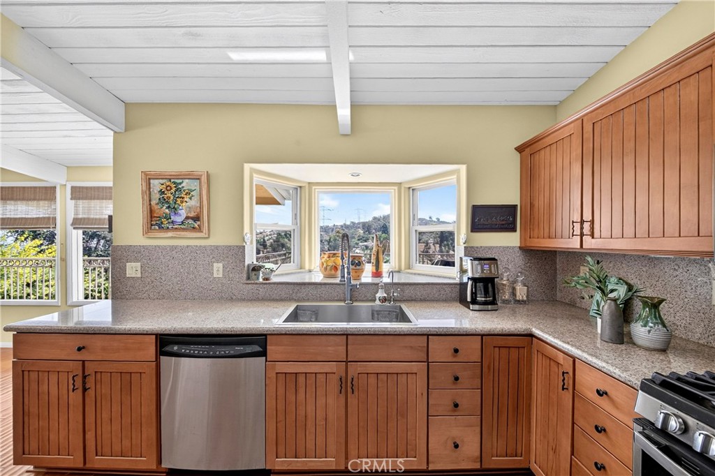 401 1/2 W. Skyline Drive Property Photo 12
