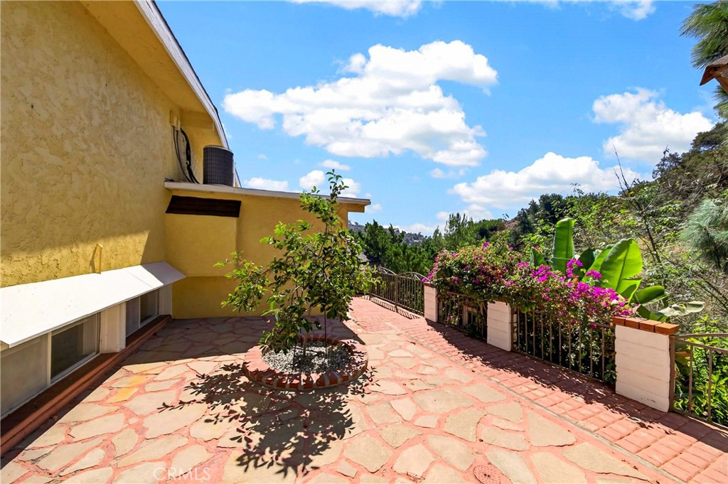 401 1/2 W. Skyline Drive Property Photo 43
