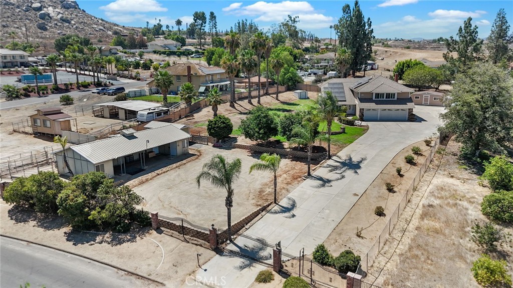 16891 Mariposa Property Photo 4