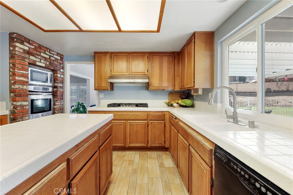 16891 Mariposa Property Photo 11