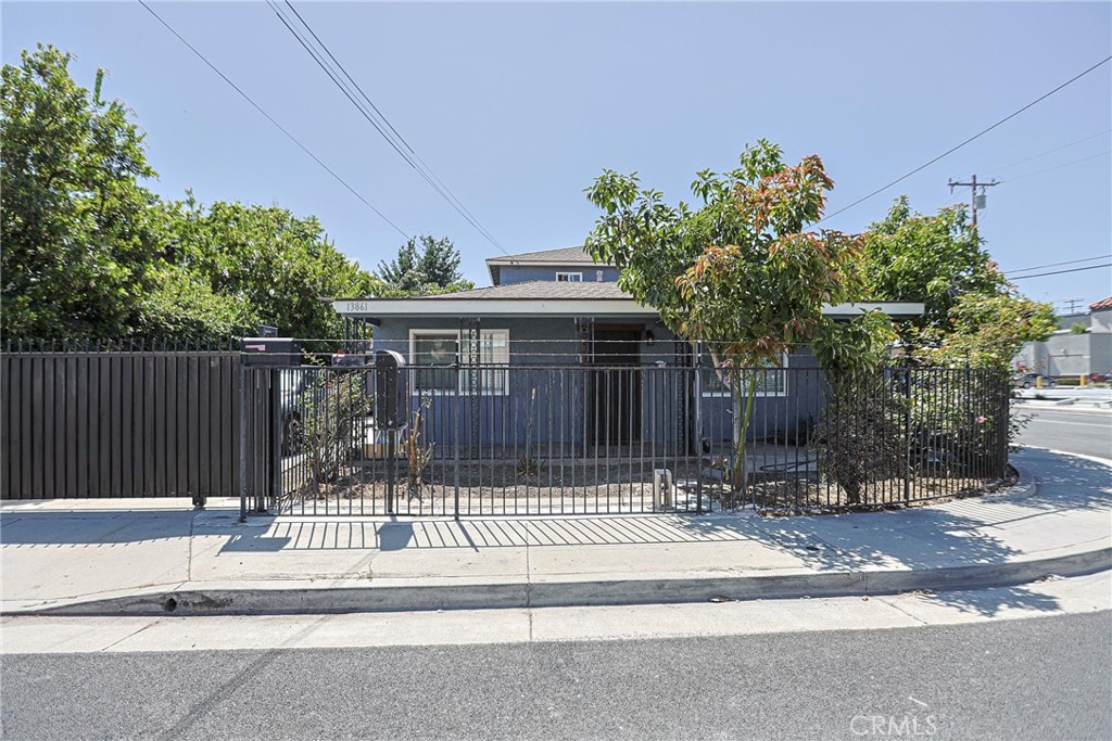 13861 Pine St. Property Photo 9