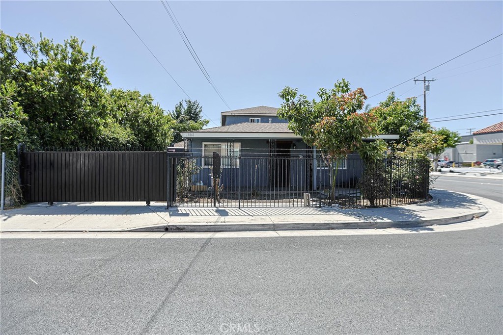13861 Pine St. Property Photo 13