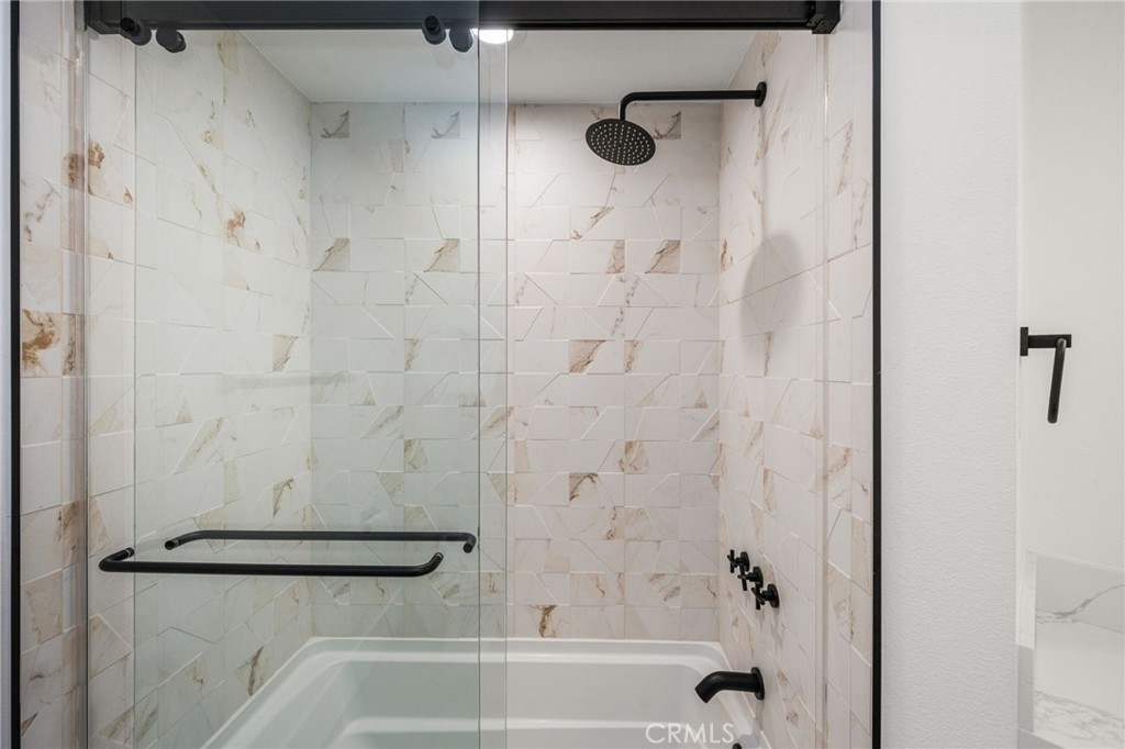 402 Rockefeller 315 Property Photo 20