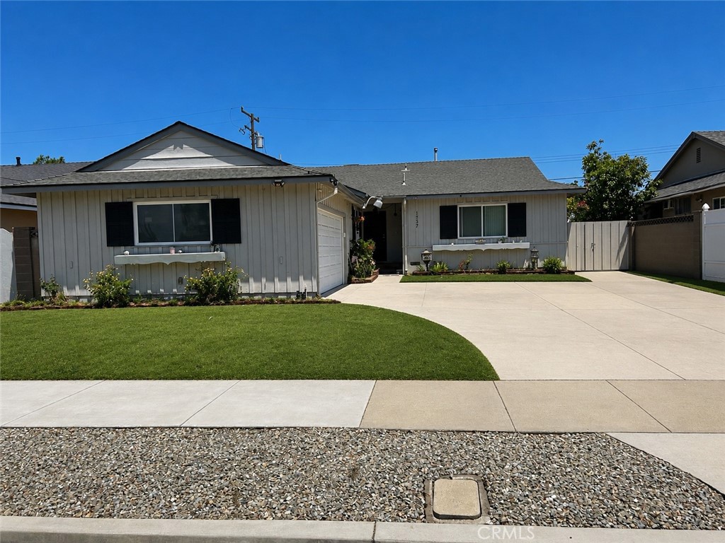 1737 W Beacon Property Photo 1