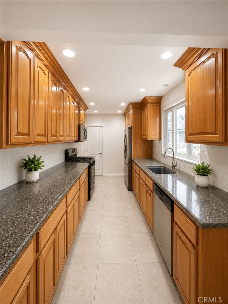 1737 W Beacon Property Photo 3
