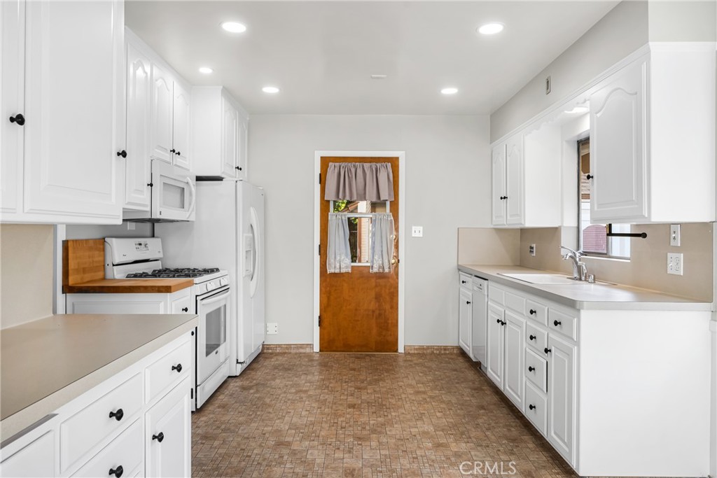 243 N Grand Street Property Photo 13