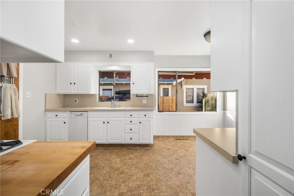 243 N Grand Street Property Photo 14