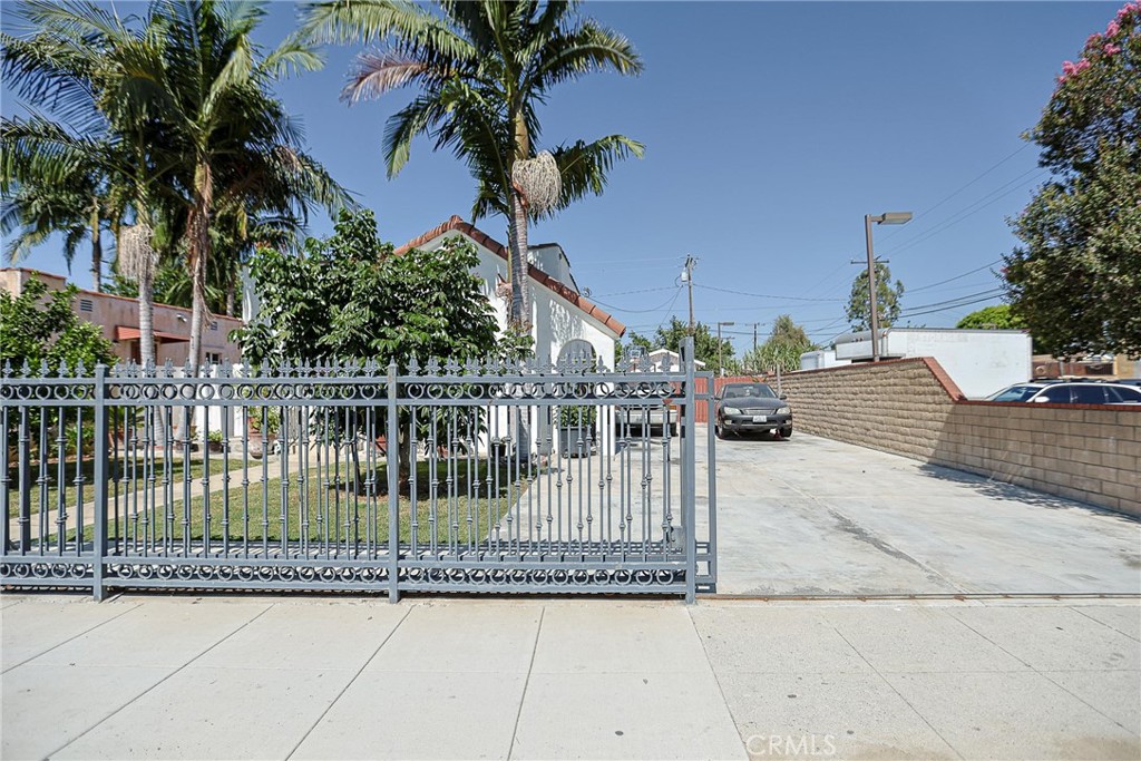 2811 Lexington Property Photo 2