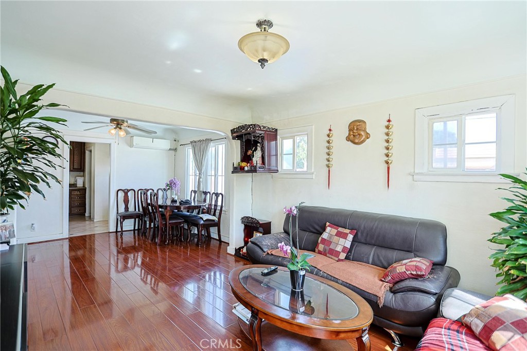 2811 Lexington Property Photo 3