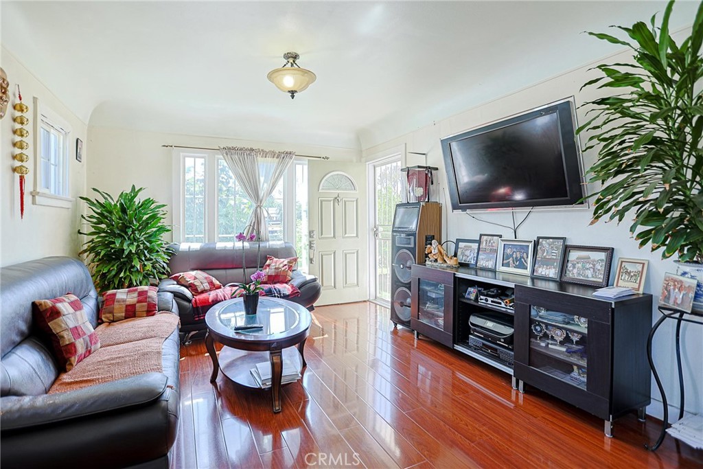 2811 Lexington Property Photo 4