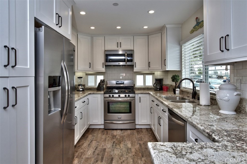 1509 E Balboa Boulevard A Property Photo 6