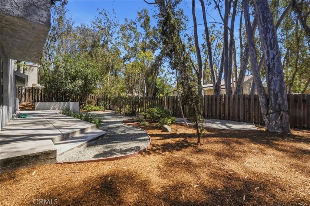 25045 Castlewood Property Photo 40