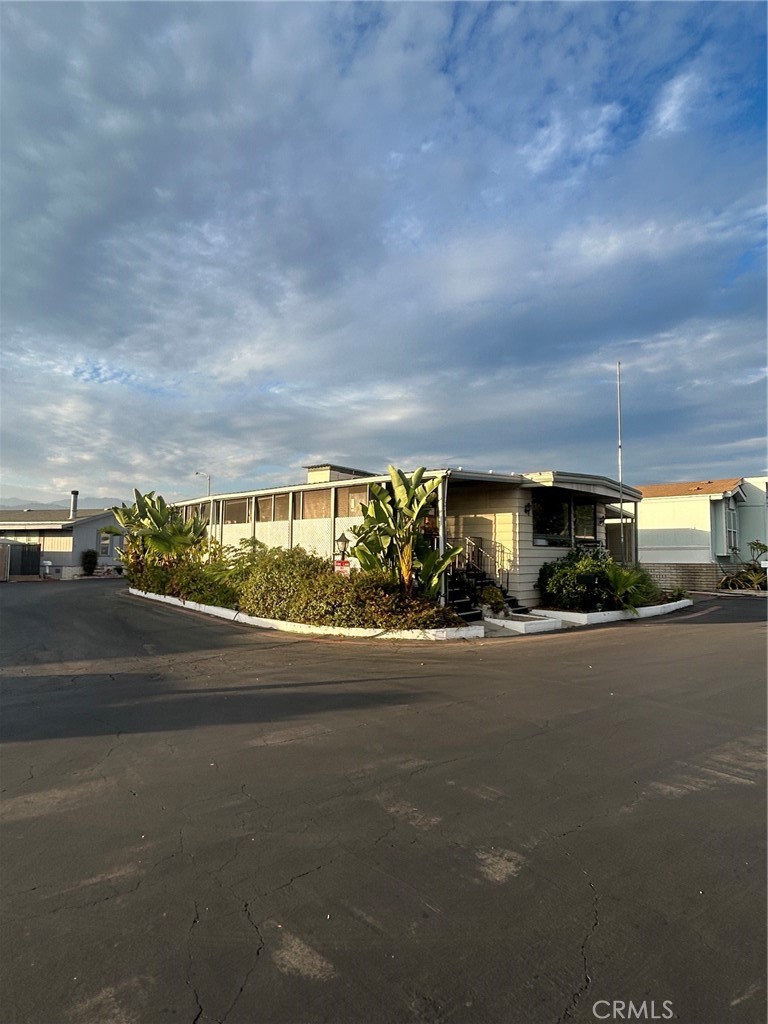 201 Arrow Highway 1 Property Photo 2