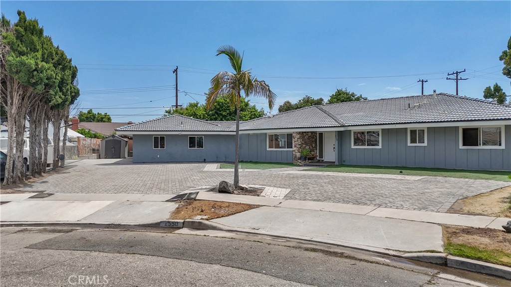 2550 W Rowland Avenue Property Photo 1