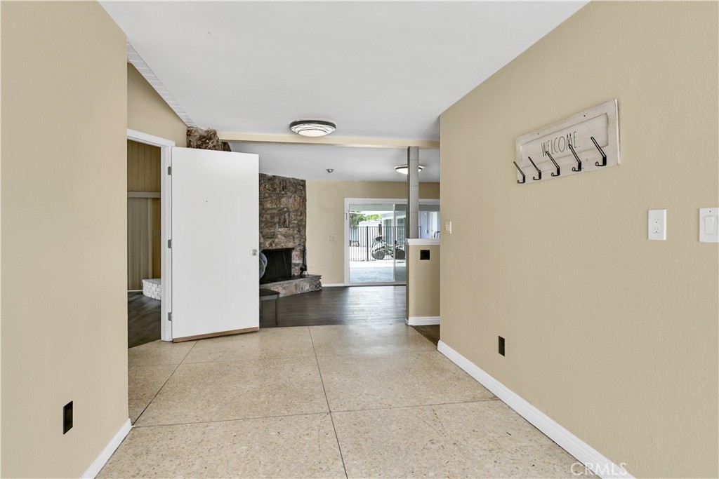 2550 W Rowland Avenue Property Photo 3