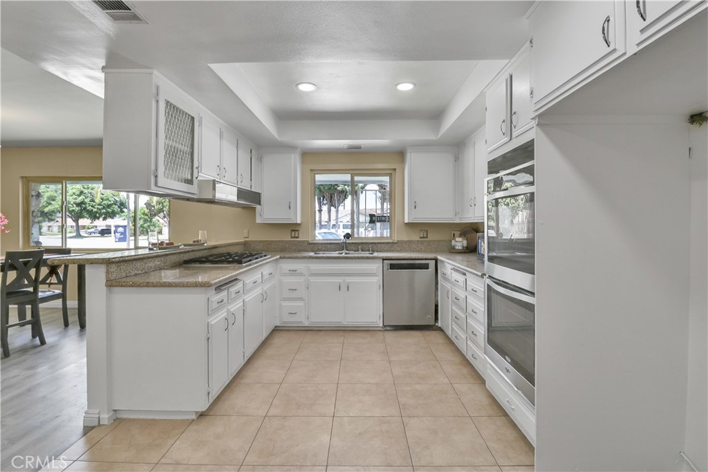 2550 W Rowland Avenue Property Photo 6