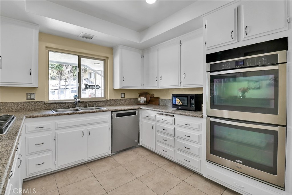 2550 W Rowland Avenue Property Photo 7