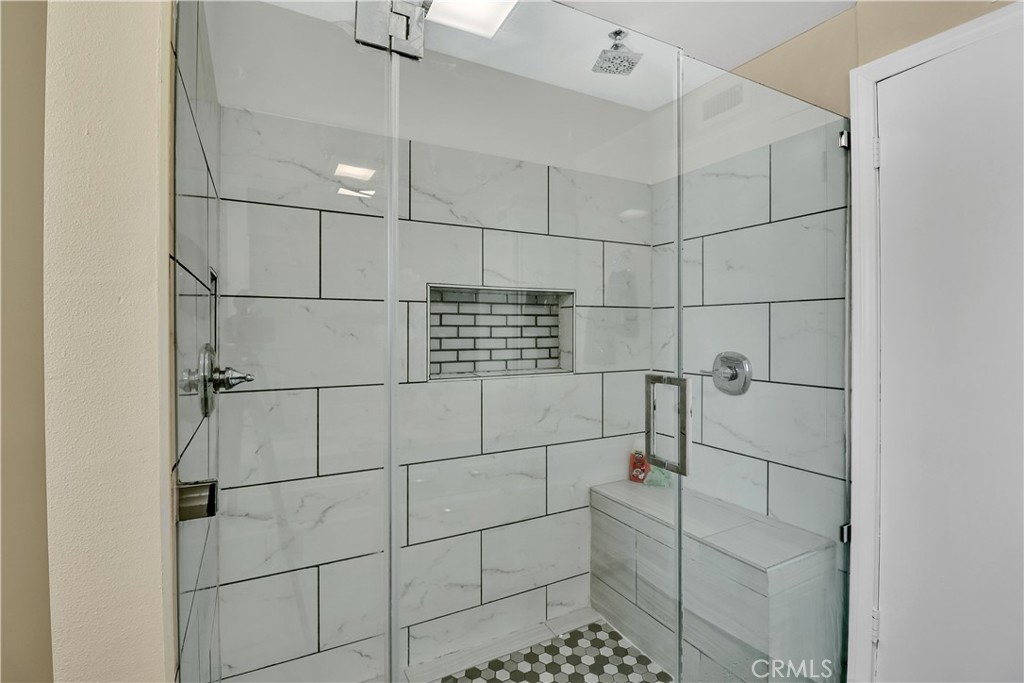2550 W Rowland Avenue Property Photo 19