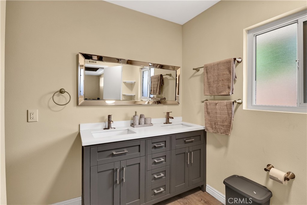 2550 W Rowland Avenue Property Photo 25