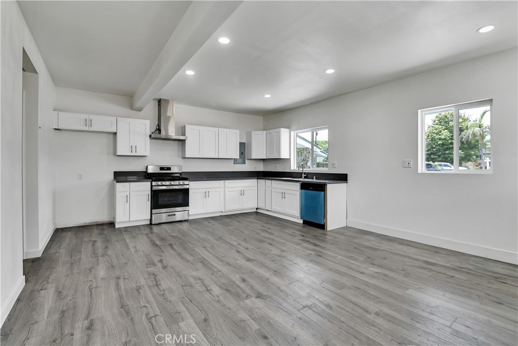 2550 W Rowland Avenue Property Photo 29