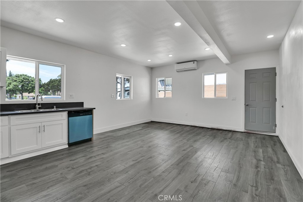 2550 W Rowland Avenue Property Photo 31