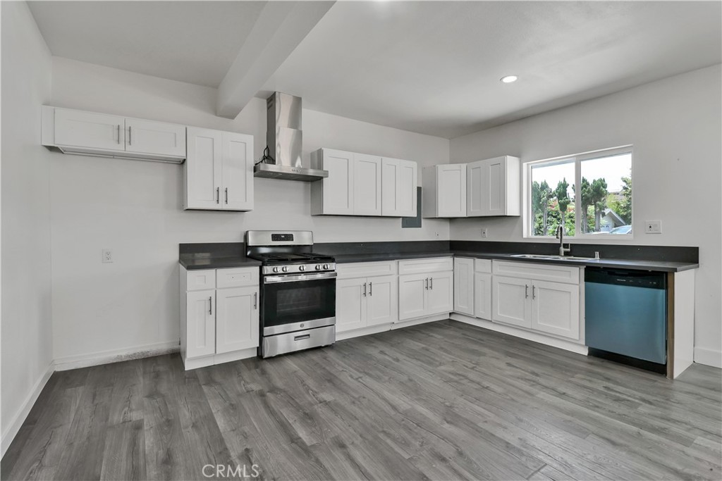 2550 W Rowland Avenue Property Photo 32