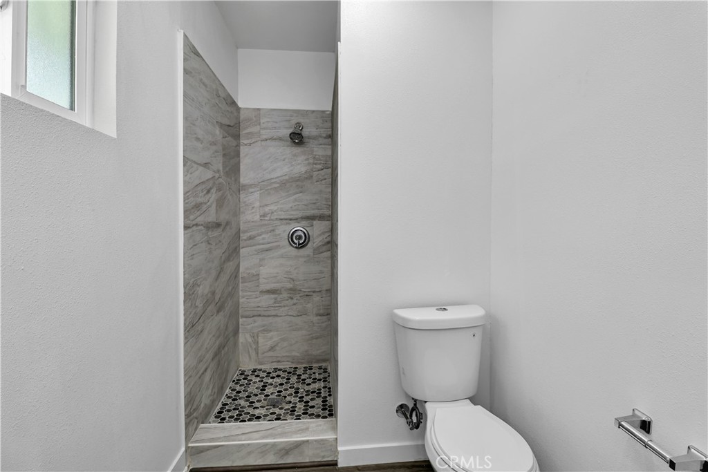 2550 W Rowland Avenue Property Photo 34