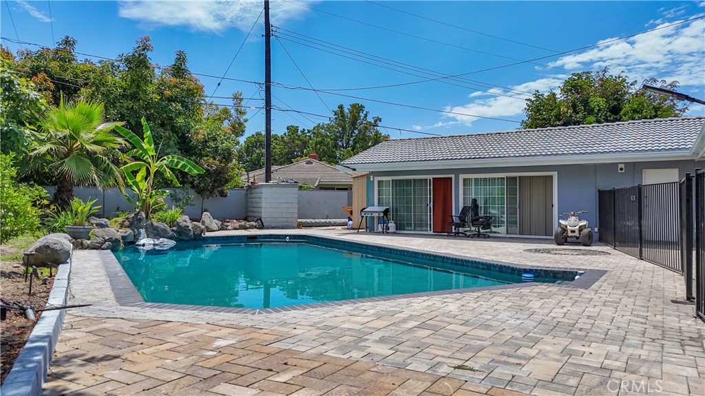 2550 W Rowland Avenue Property Photo 40