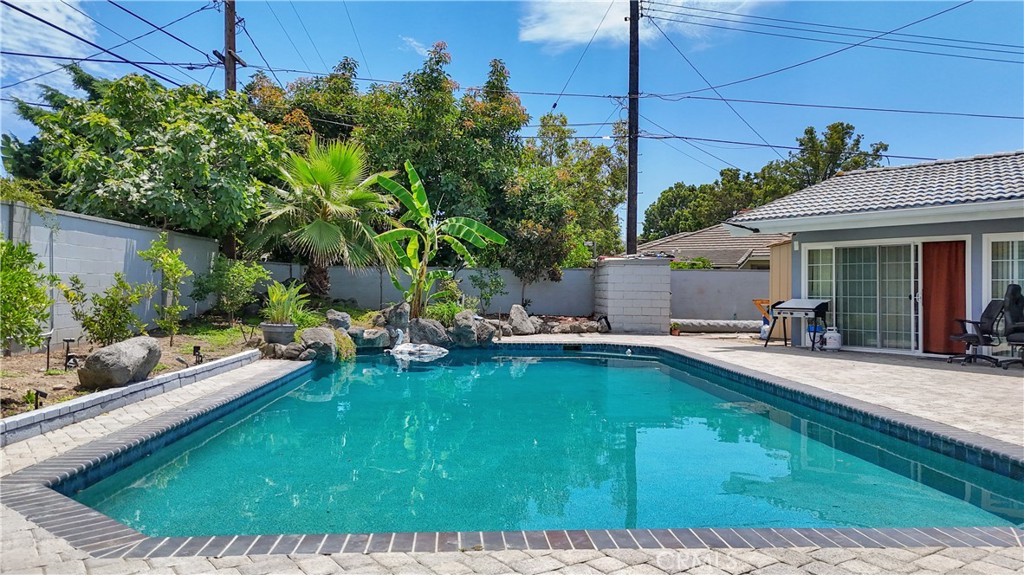 2550 W Rowland Avenue Property Photo 41