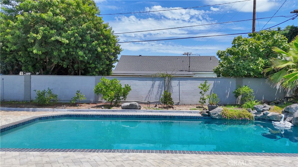 2550 W Rowland Avenue Property Photo 42