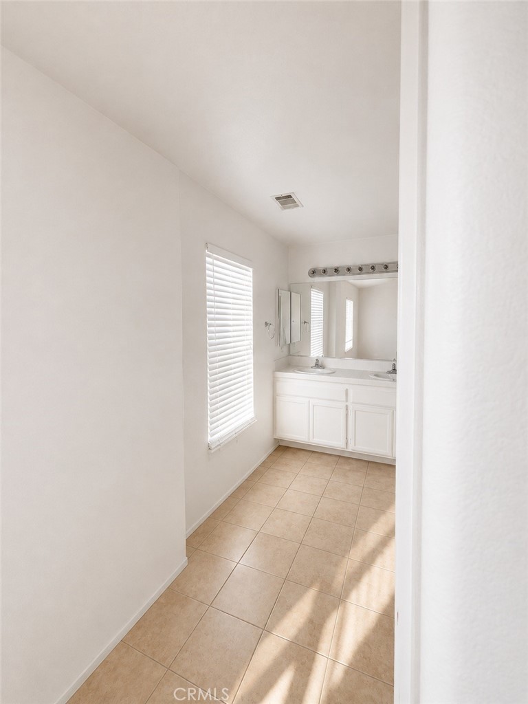 10312 Whitecrown Property Photo 6